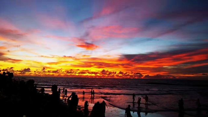 二等獎(jiǎng) 七公司 馬偉 巴厘島晚霞.jpg